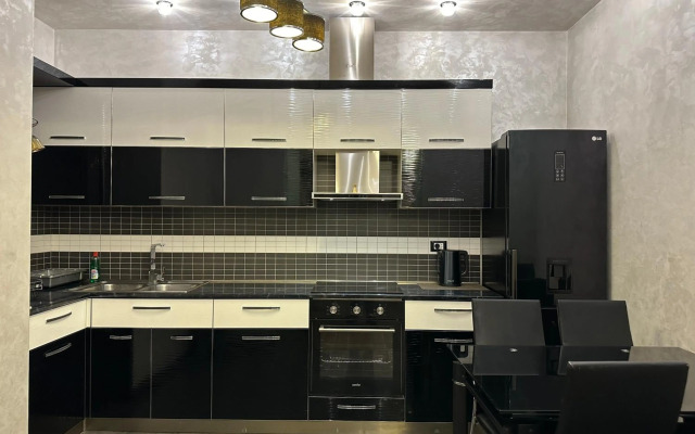 Northern Avenue 2 bedroom Luxury apartment HH777