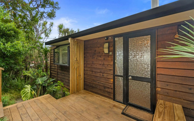 Perfectly Piha - Piha Holiday Home