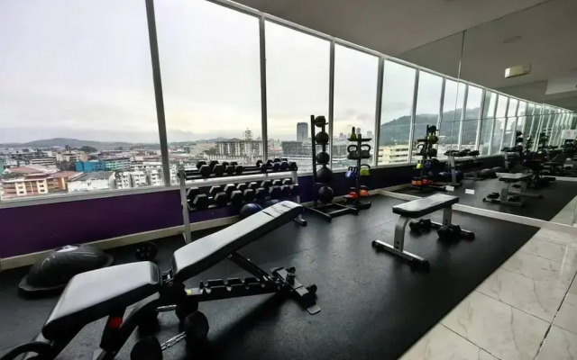 Room-sofa Bed Stay Rooftop Pool & Gym, A