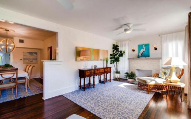 The Periwinkle House - 4bd-2ba - Sleep 10