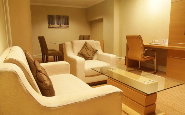 Surabaya Suites Hotel Powered by Archipelago