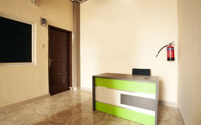 Dinda Residence by OYO Rooms