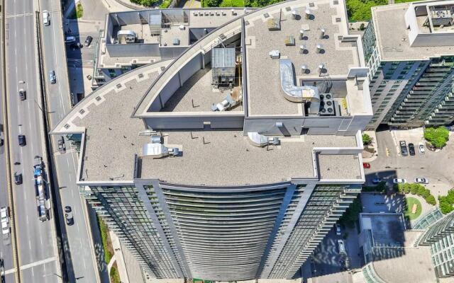 Luxury Lakeview Skyscraper by CN Tower