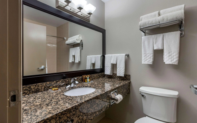 Best Western Plus Pembina Inn & Suites