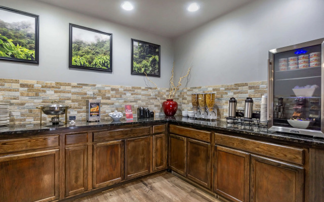 Best Western Plus Lake Front Hotel