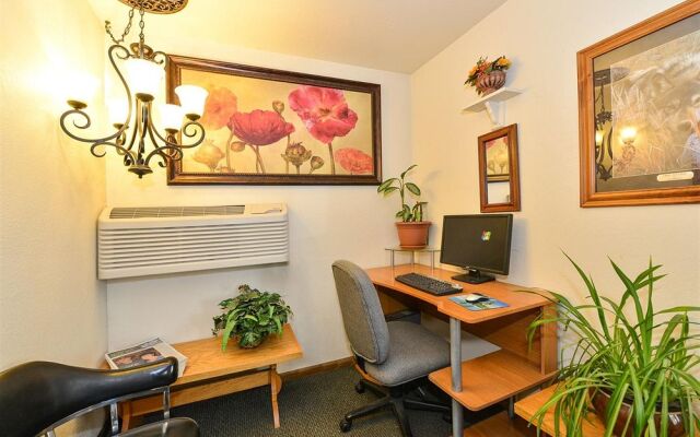 Super 8 by Wyndham Dillon