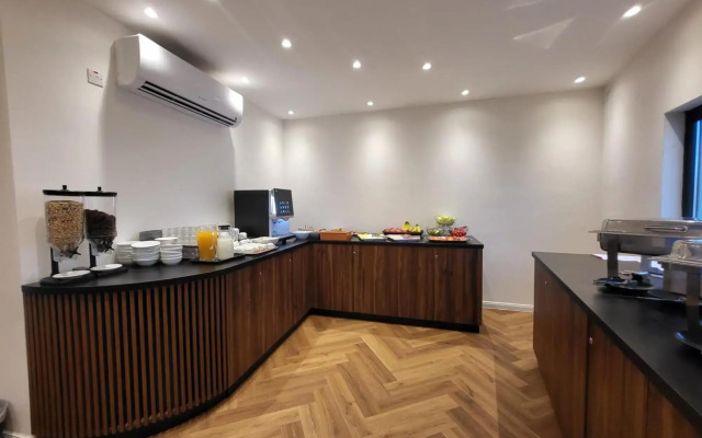 Carlton Hotel
