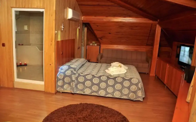 Adapalas Hotel