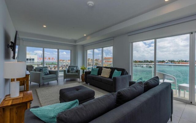 Magnificent 2 Bedroom corner condo with THE VIEW