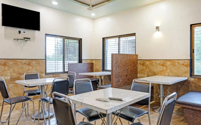 Collection O 82198 Hotel Karishma Palace