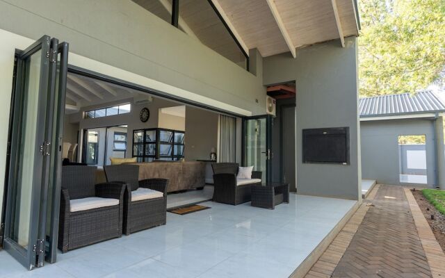 Upmarket 4 bed Chisipite House 2193