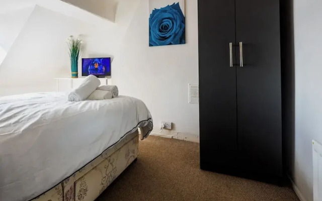 WoodHus Lodge Lovely Specious Room 5