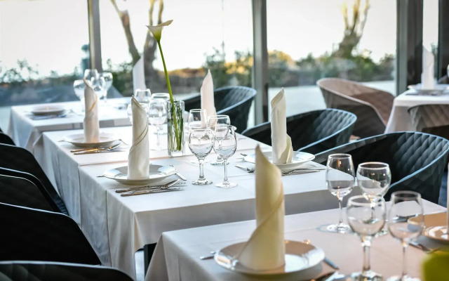 Best Western Plus Lakeside Hotel