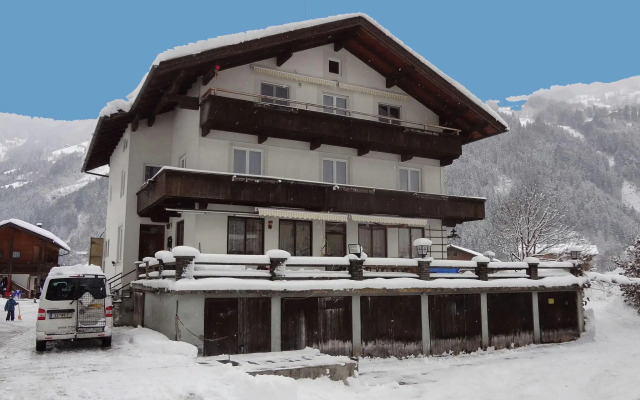 Beautiful Apartment in Aschau im Zillertal with Terrace