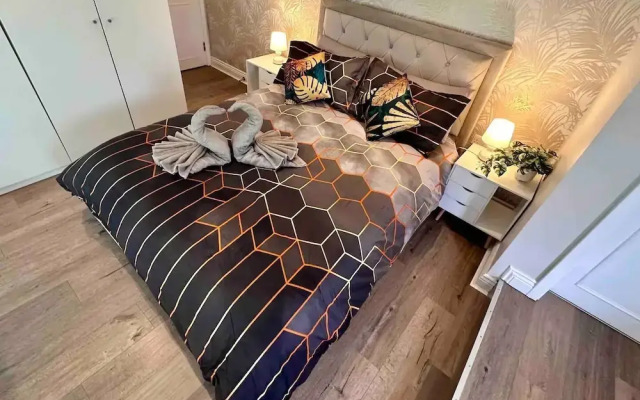 Stylish modern flat in SW London
