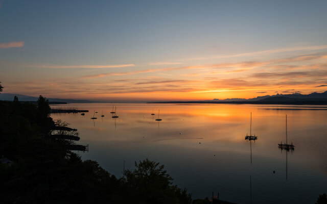 Lake Geneva Hotel