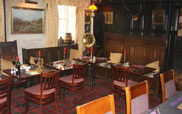 OYO Rose & Crown Hotel