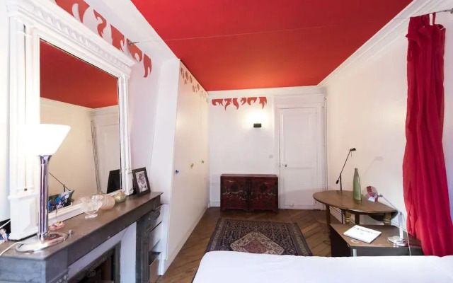 Place de la Republique Hideaway