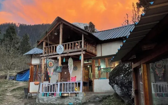 Zevibes Cafe & Homestay