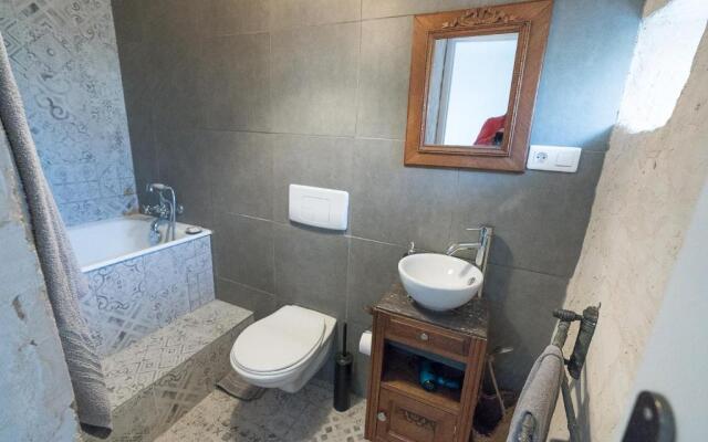 La Chambre de Seraphin (Adults Only)