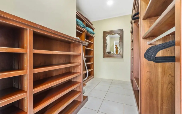 Ocean View 5BR Villa Steps to Beach Privatepool