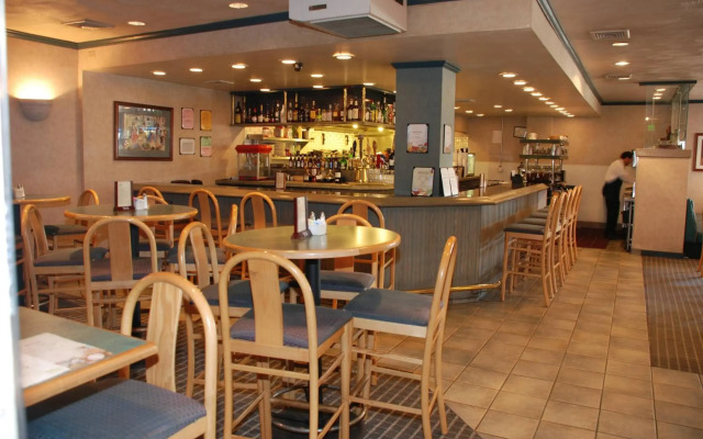 Oakland Airport Executive Hotel
