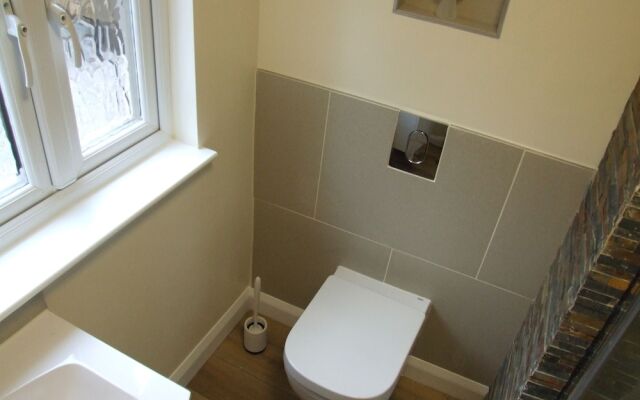Charming Woodland Lodge 2 Person 1 Bedroom
