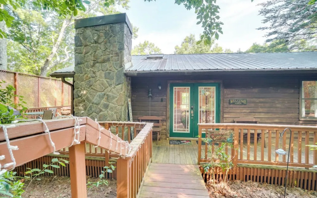 Private Hot Tub & Game Room: Cleveland Getaway