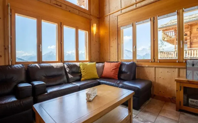 Spacious Chalet With Patio Facing Mountains