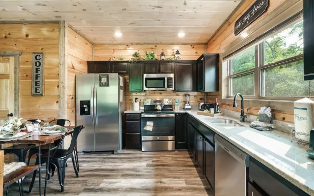 Eagle Splash Vista| Pool Projector, Pet Friendly, Game Room