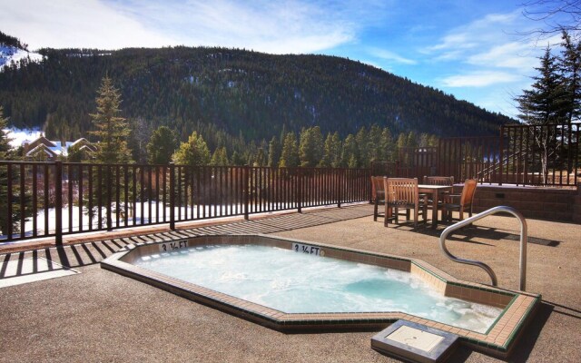 5983 Hidden River Lodge 3 Bedroom Condo by RedAwning