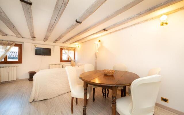 Heart of Venice White House Rialto Wi-Fi 1GBs