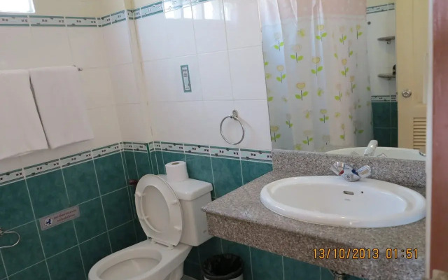 Richman Poorman Guesthouse