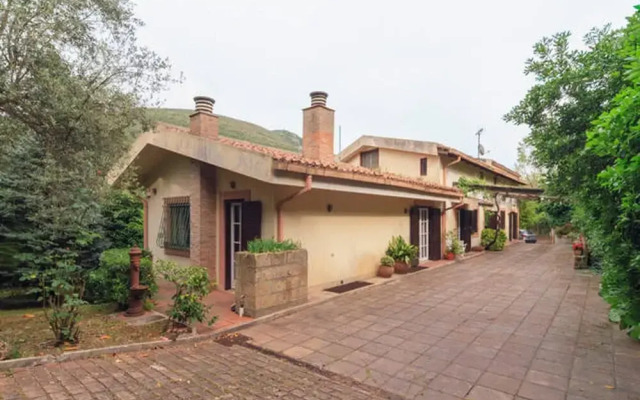 House With 5 Bedrooms in Caserta, With Pool Access, Enclosed Garden and Wifi Near the Beach