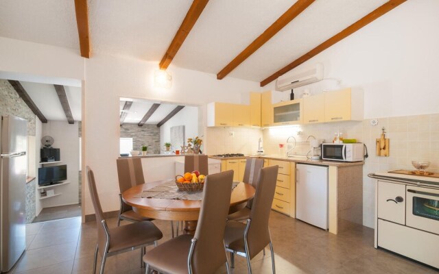 Awesome Home in Plano With Wifi and 2 Bedrooms