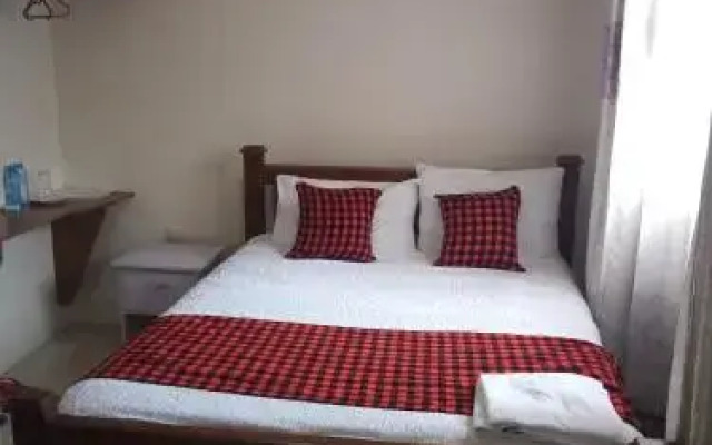 Homebase Gardens Hotel & Safaris