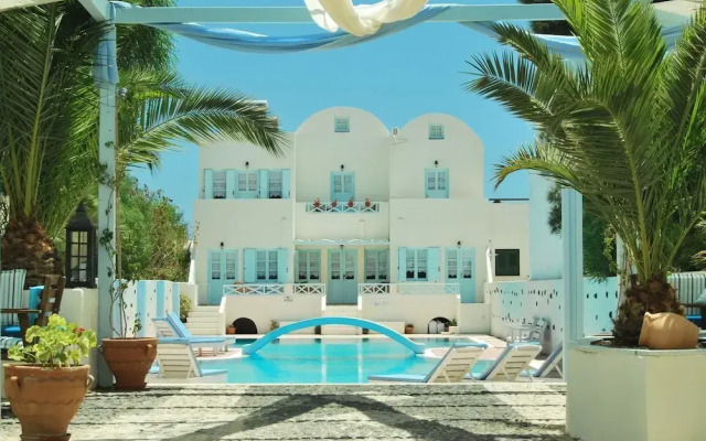 Lunar Santorini Hotel