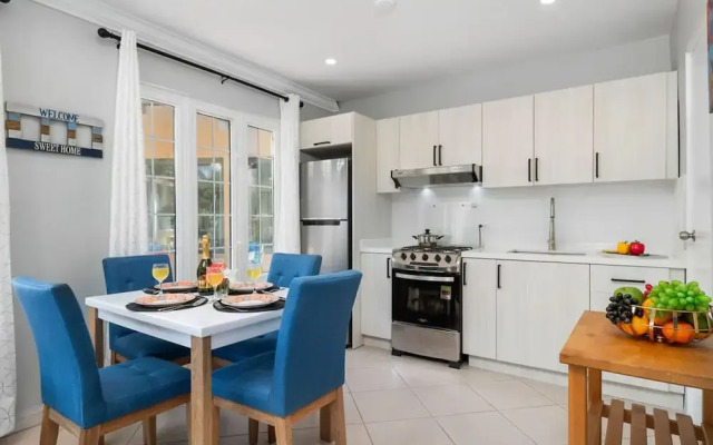Newly Renovated Queen Bed Studio Loft Palmbeach