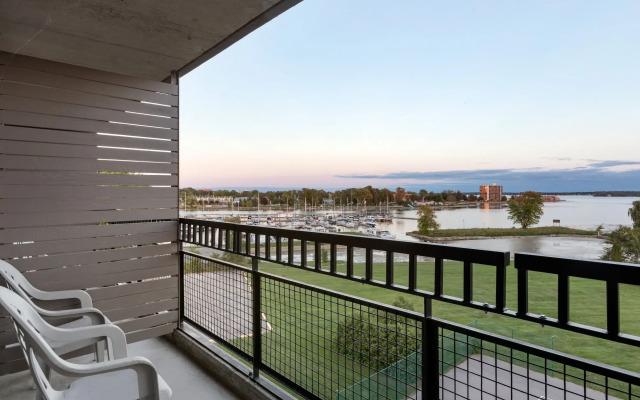 Ramada by Wyndham Belleville Harbourview Conference Centre