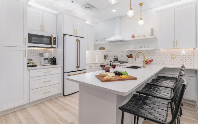 Maison Modiste - Walk to Broadway & Printers Alley