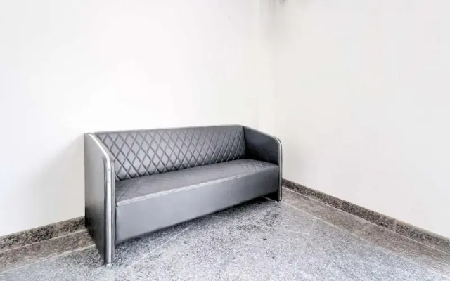 Collection O 79356 Mahavir Enclave