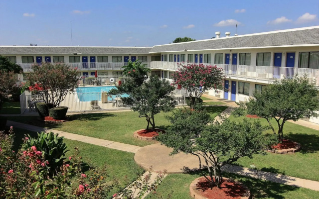 Motel 6 Austin, TX - North