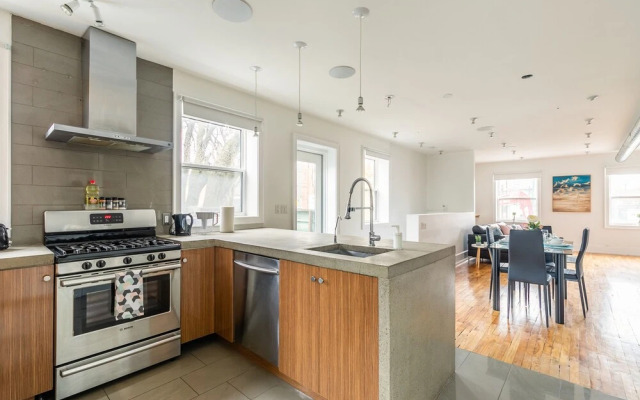 Stylish and Upscale 2BR Loft - Near Queen Street