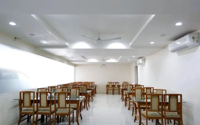 Fabhotel Syberitic Suites