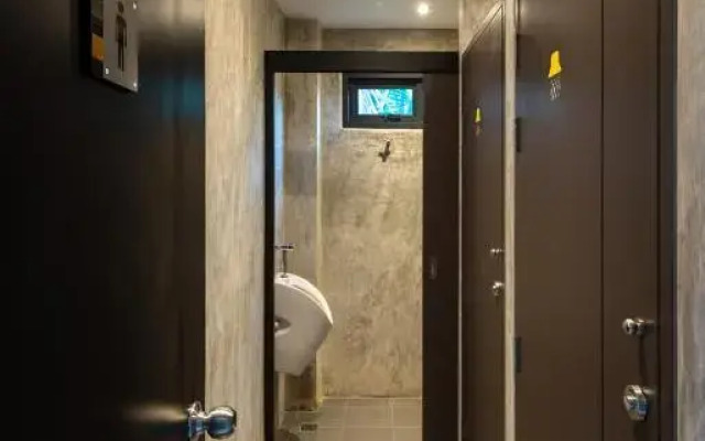 LOBSUEK Hostel หลบศึก โฮสเทล
