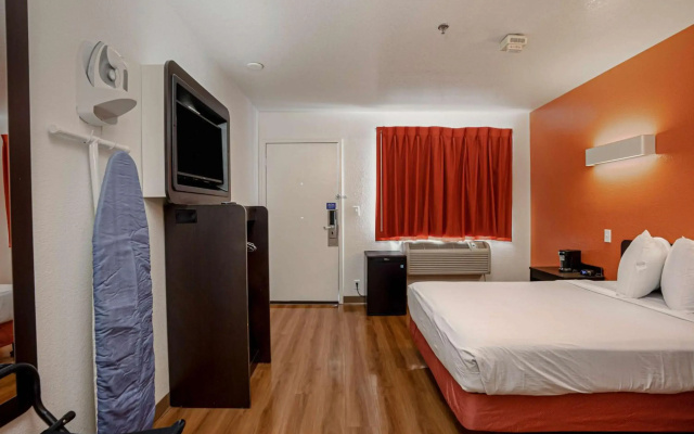 Motel 6 Temecula, CA - Historic Old Town