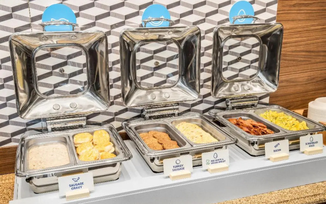 Holiday Inn Express & Suites Wilmington-Newark by IHG