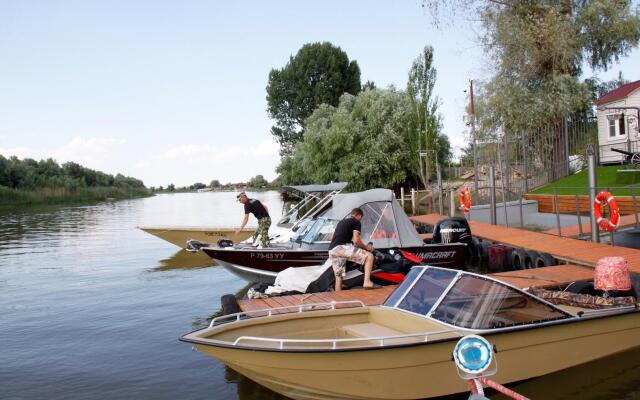 Fishing and Hunting Base Yakor'