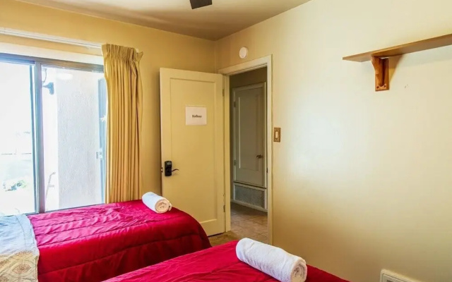 Large 2 Bed w/ Room For 8