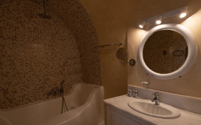 Adamis Majesty Suites